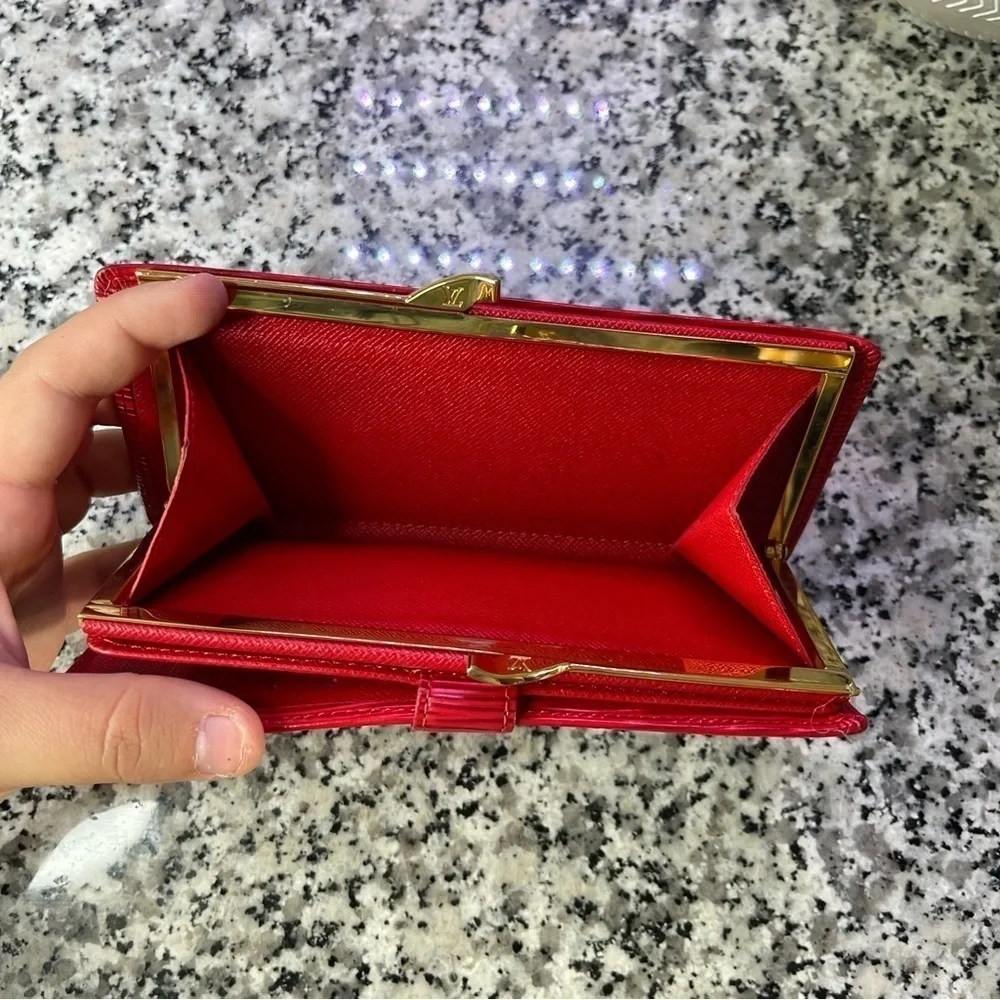 Louis Vuitton | BEAUTIFUL! MI0020 Red Epi Wallet with Kiss Lock